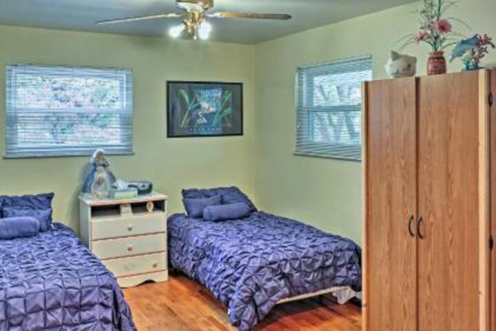 Charming Bay City House W / Deck Walk To Lake Huron - thumb 2