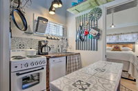 Newly Built Gold Coast Cottage Walk to Lake MI