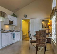 Stylish Palm Beach Gardens Apartment w / Pvt Pool - USA Accommodation