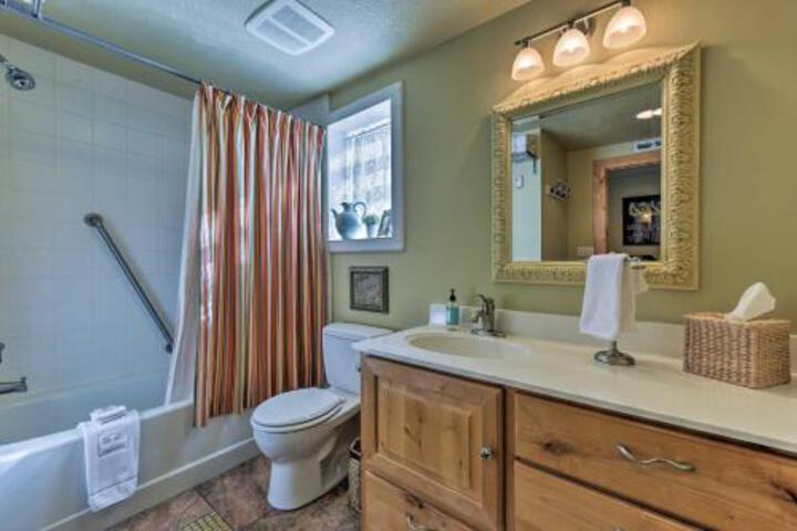 The Loft On Center Downtown Logan Apt. W / Deck! - thumb 2
