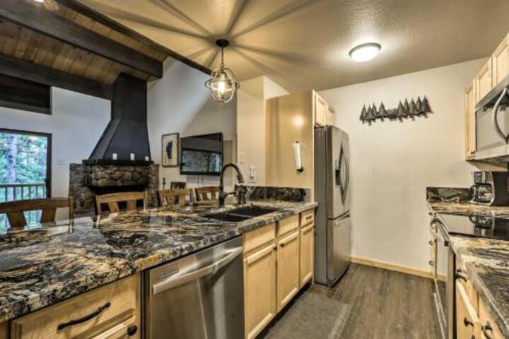 Kings Beach Condo W / 2 Decks Mins To Lake Tahoe! - thumb 2