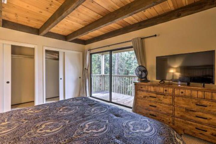 Kings Beach Condo W / 2 Decks Mins To Lake Tahoe! - thumb 0
