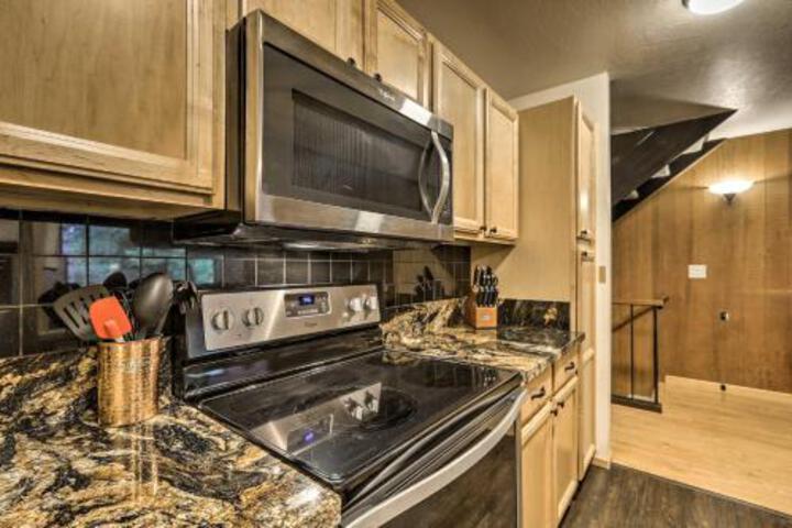 Kings Beach Condo W / 2 Decks Mins To Lake Tahoe! - thumb 3