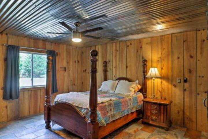 Summerville Cabin W / Private Creek / Blue Hole! - thumb 2