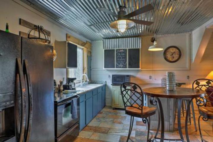 Summerville Cabin W / Private Creek / Blue Hole! - thumb 4