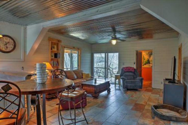 Summerville Cabin W / Private Creek / Blue Hole! - thumb 1