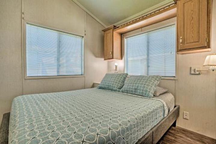 Beautiful Home W / Views On Crescent Bar Island! - thumb 1