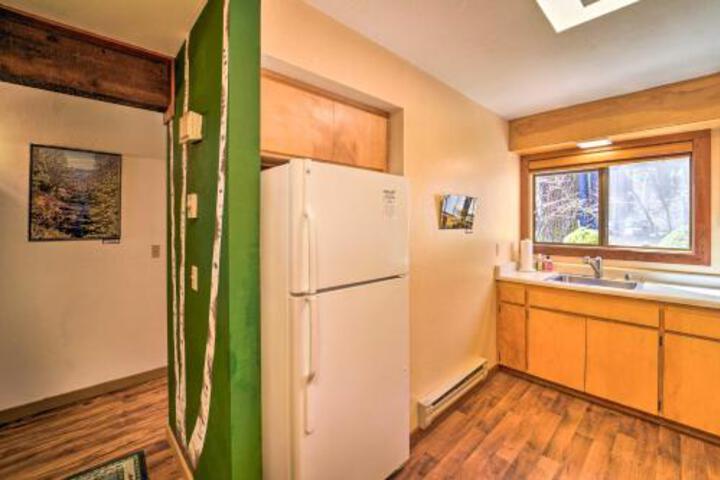 Quiet Home With Graeagle Meadows Golf Course View! - thumb 7