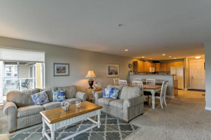 Bright Westport Condo W / Pool Access Walk To Beach - thumb 5