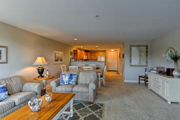 Bright Westport Condo W / Pool Access Walk To Beach - thumb 2