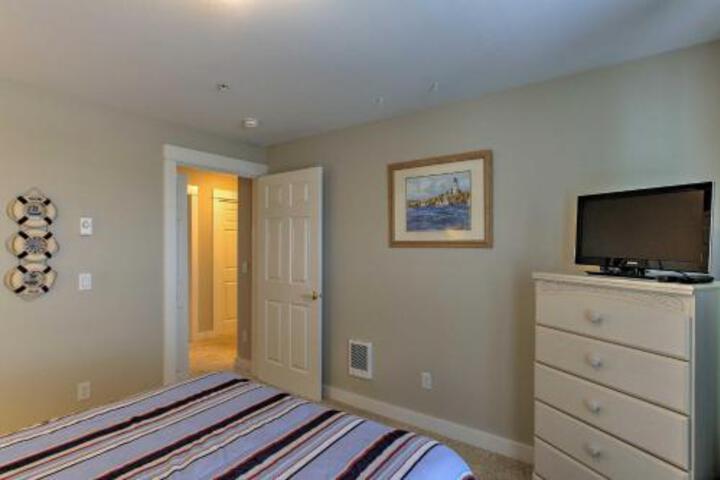 Bright Westport Condo W / Pool Access Walk To Beach - thumb 4