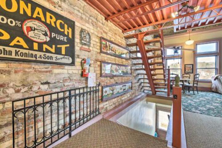 Historic Downtown Saugatuck Loft Apartment! - thumb 6