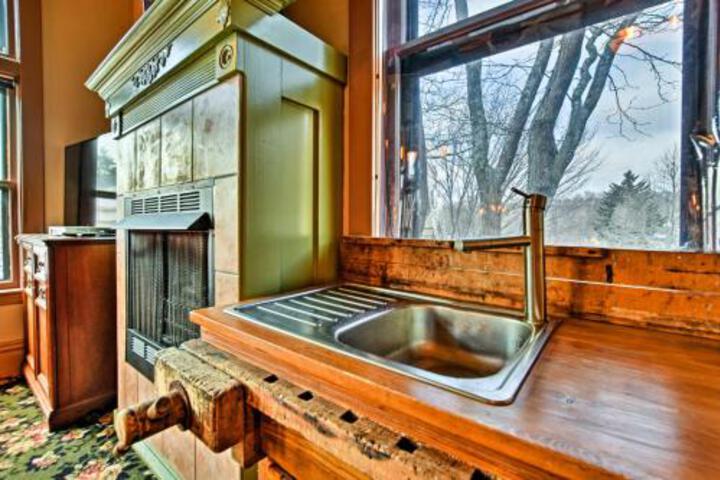 Historic Downtown Saugatuck Loft Apartment! - thumb 7