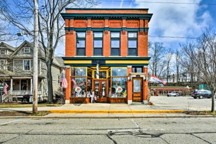 Historic Downtown Saugatuck Loft Apartment! - thumb 0