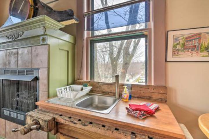 Historic Downtown Saugatuck Loft Apartment! - thumb 4