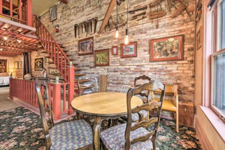 Historic Downtown Saugatuck Loft Apartment! - thumb 3