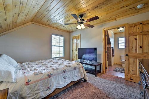 Cabin W / Theater Room By Palisade State Park! - thumb 6
