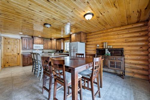 Cabin W / Theater Room By Palisade State Park! - thumb 3