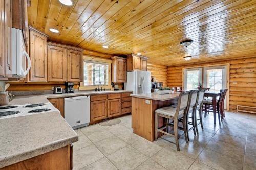 Cabin W / Theater Room By Palisade State Park! - thumb 4
