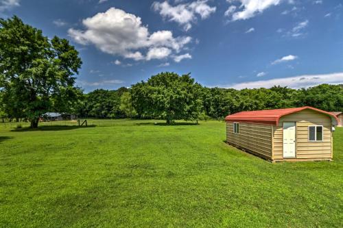 NEW! Dog Friendly Mountain View Cabin W / Porch! - thumb 2