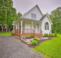 Poconos Home w / Game Room 10 Mins to State Park - Students Accommodation