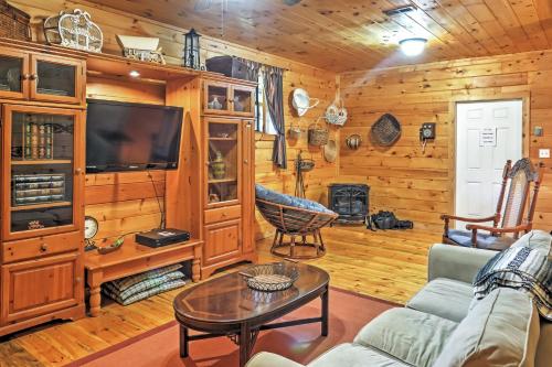 4BR Riceville Mountain Cabin W / Wraparound Porch - thumb 6