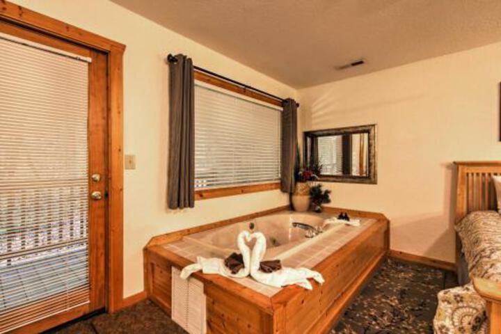 Cabin W / Hot Tub Mins To Pigeon Forge / Gatlinburg - thumb 5