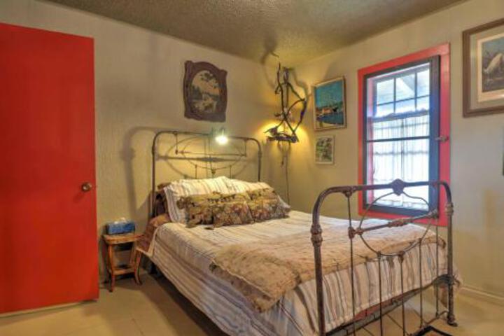 Spacious La Grange Cabin W / Lake Siesta Views! - thumb 3