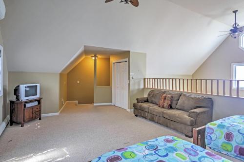 Waterfront Seneca Lake House Fire Pit & Boat Dock - thumb 2