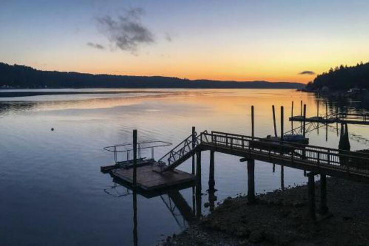 Waterfront 3BR Home On Gold Coast Of Hood Canal! - thumb 0