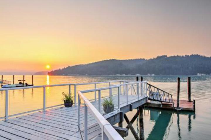 Waterfront 3BR Home On Gold Coast Of Hood Canal! - thumb 6