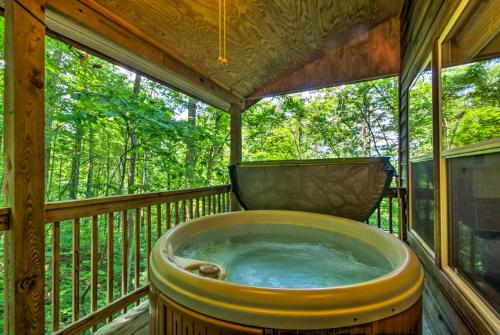 NEW! Secluded Gone Hunting Cabin W / Hot Tub! - thumb 2