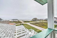 Treasure Island Home w / Private Deck Walk to Beach