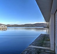 Paradise Cove Lakeside Guntersville Cabin w / Patio - Tourism Bookings