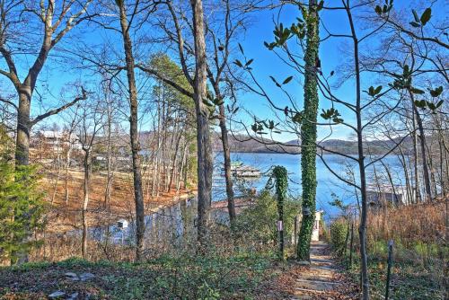 Paradise Cove Lakeside Guntersville Cabin W / Patio! - thumb 2