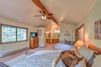 Spacious Munds Park Cabin Nestled in the Pines