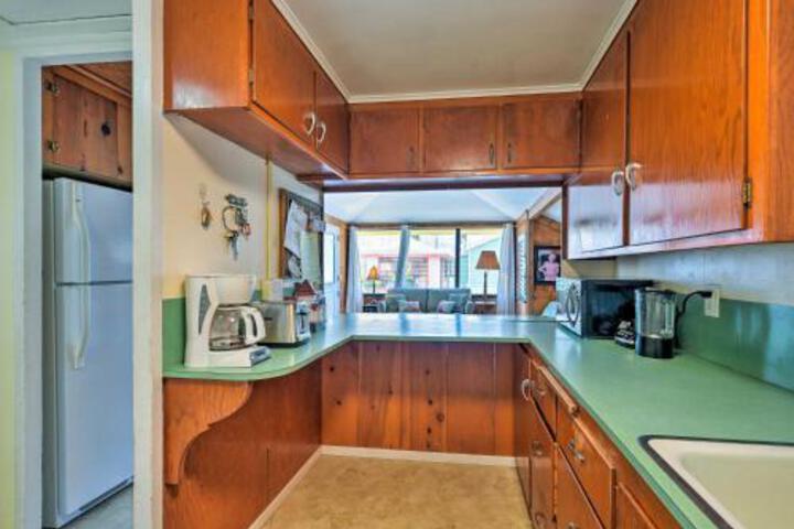 NEW! Avalon Cottage Walk To Town Center! - thumb 5