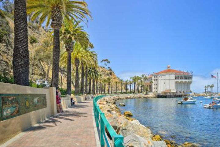 NEW! Avalon Cottage Walk To Town Center! - thumb 4