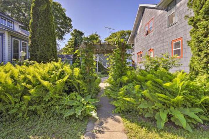 Collectic Farmhouse Suite! In Sturgeon Bay! - thumb 4