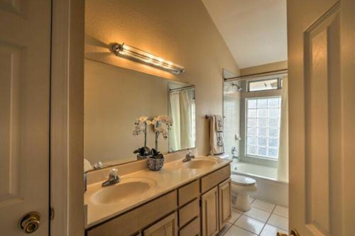 Lavish El Paso Home With Mountain Views Near Golf! - thumb 5