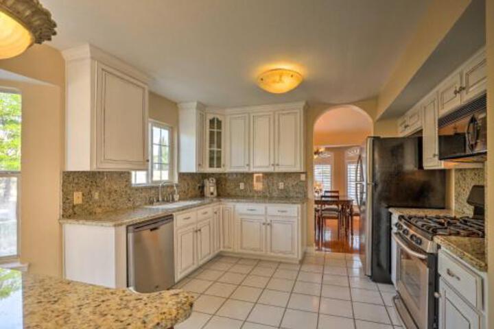 Lavish El Paso Home With Mountain Views Near Golf! - thumb 7