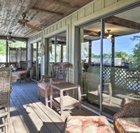 Waterfront Astor Studio Cabin w / Private Boat Dock - Tourism Bookings