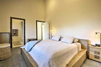 Oceanfront Home w / Hot TubSauna 8 Mi. to Newport