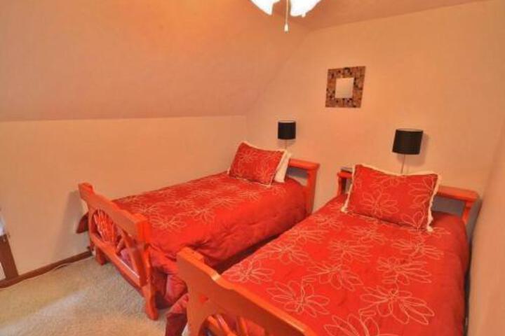 Schooner House Traverse City Cottage W / Deck! - thumb 2