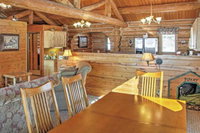 Wonderful 3BR Home on Sand Lake w / Expansive Porch