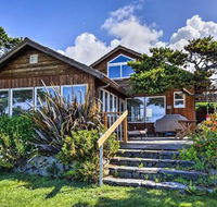 Oceanfront Arch Cape House w / Pacific Views - Students Accommodation