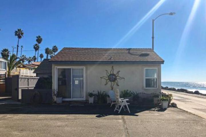 Beachfront Studio Cottage Walk To Oceanside Pier! - thumb 2