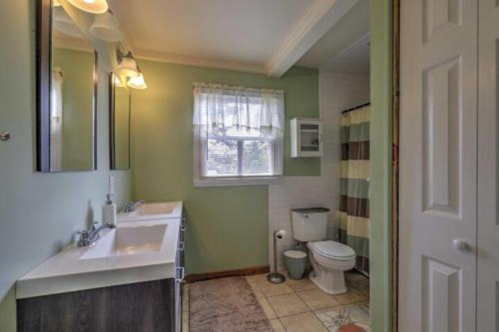 2BR + Loft North Creek Cottage In The Adirondacks! - thumb 4