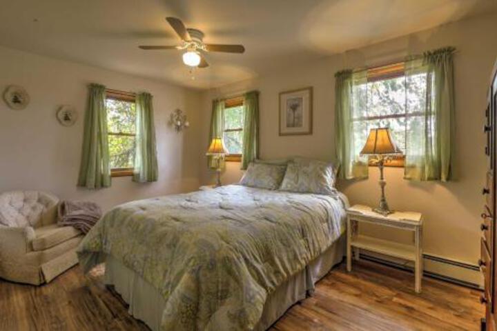 2BR + Loft North Creek Cottage In The Adirondacks! - thumb 0