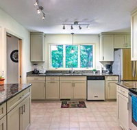 Private Home w / Hot Tub 13 Miles to Dtwn Asheville - China Accommodation